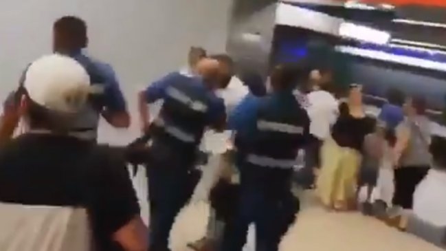Captan pelea entre guardias y músicos en el Metro