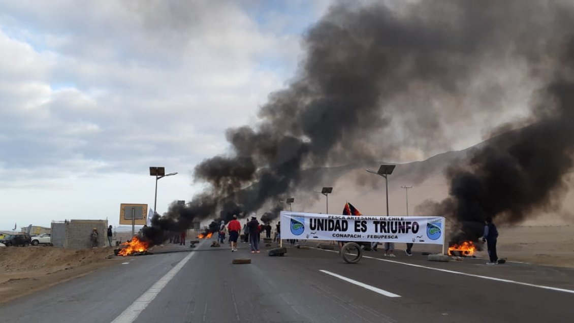 Pescadores se manifestaron con barricadas en Iquique