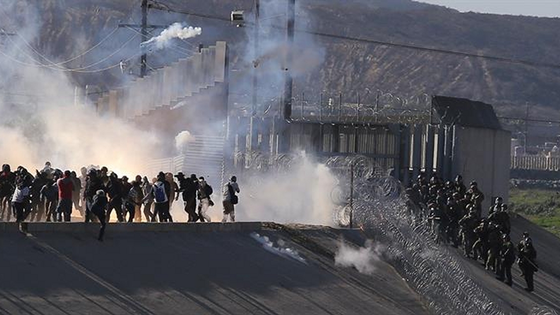 México pidió a EE.UU. investigar uso de gases lacrimógenos en frontera