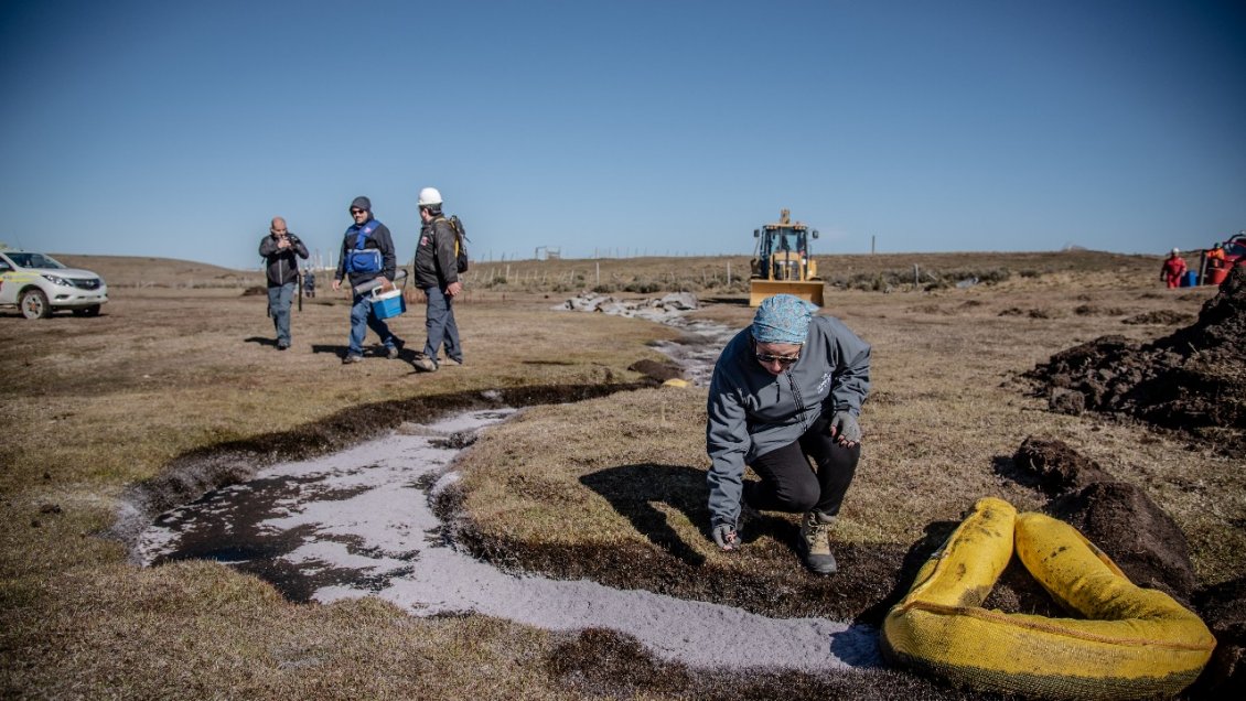 YPF arriesga suspensión de licencia ambiental por derrame en Tierra del Fuego