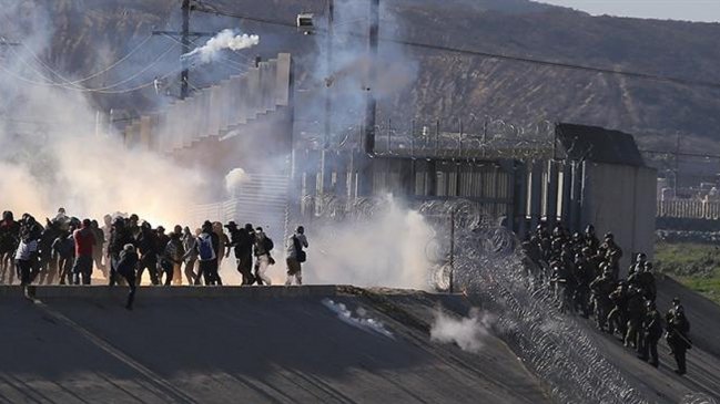 México pidió a EE.UU. investigar uso de gases lacrimógenos en frontera