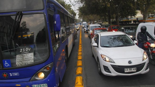 Académico y proyecto de restricción: Toda la recaudación va al transporte público