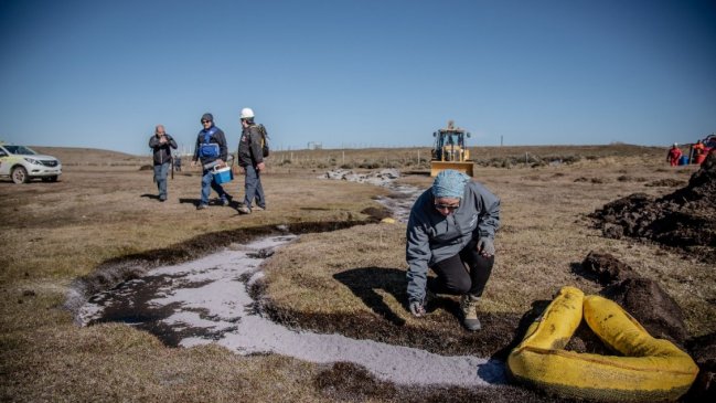 YPF arriesga suspensión de licencia ambiental por derrame en Tierra del Fuego