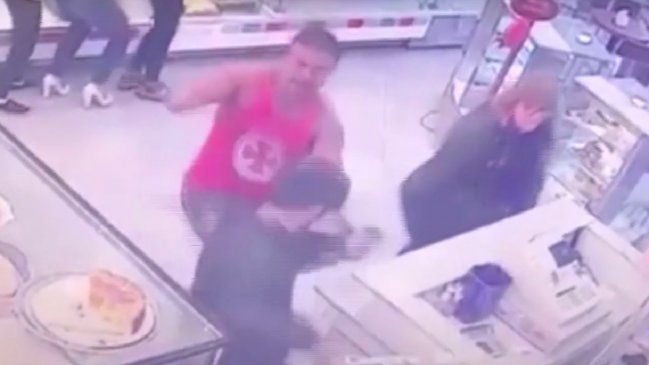 Fisicoculturista propinó paliza a delincuente chileno que quiso robar en una panadería
