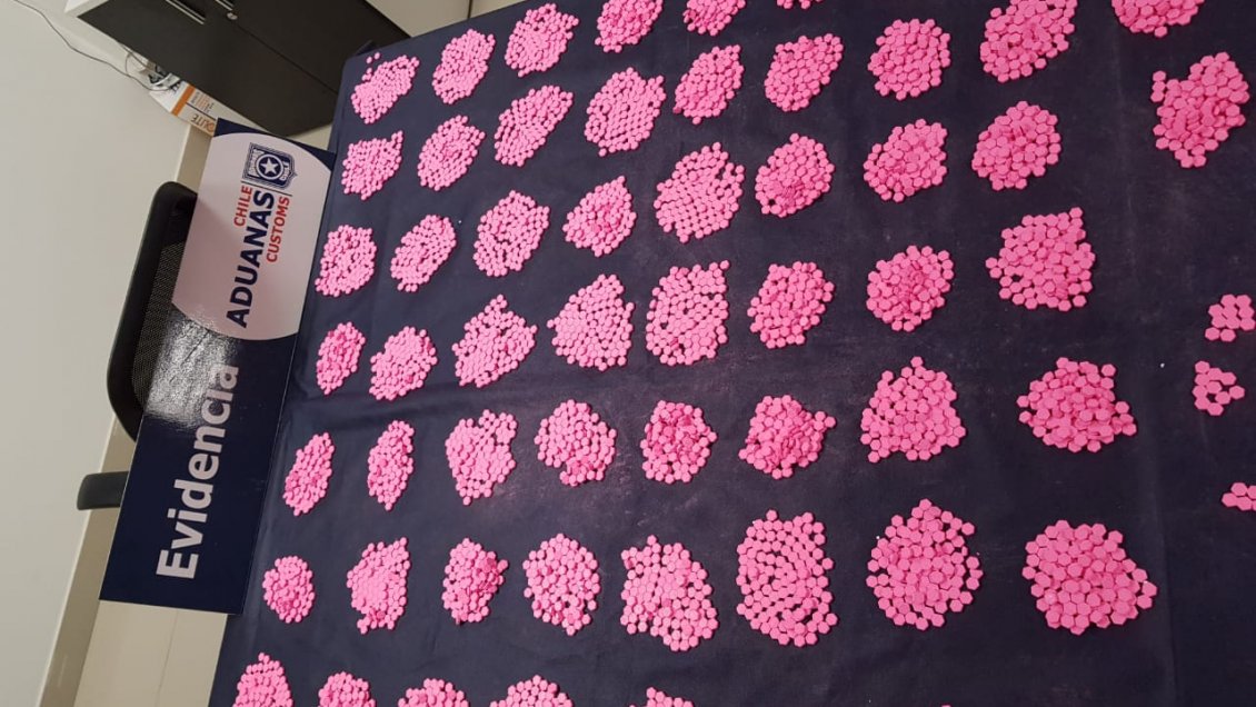Casi 6.000 dosis de éxtasis fueron incautadas en el Aeropuerto de Santiago