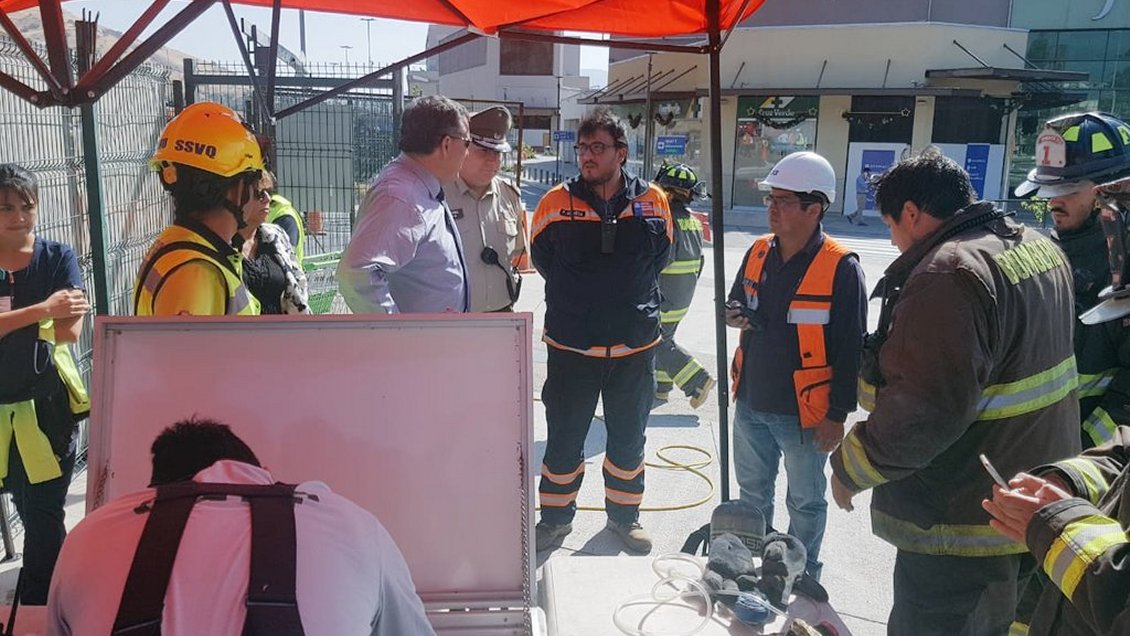 La Calera: Más de 700 personas fueron evacuadas de mall por malos olores