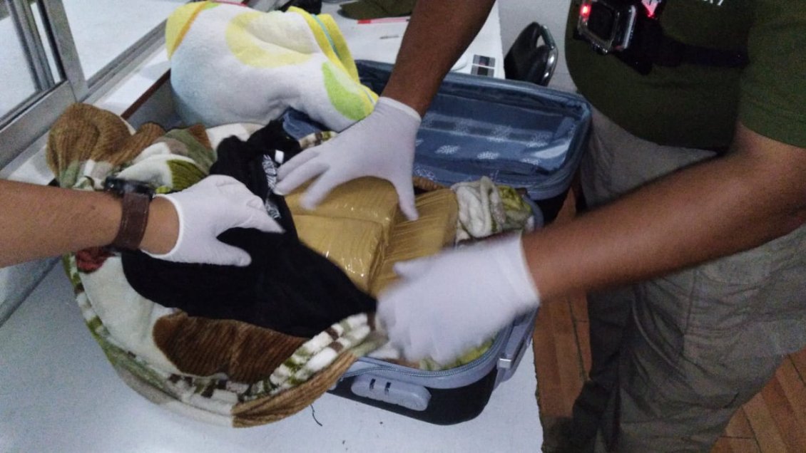 Pasajero fue fiscalizado por no usar cinturón en bus y se descubrió que transportaba droga