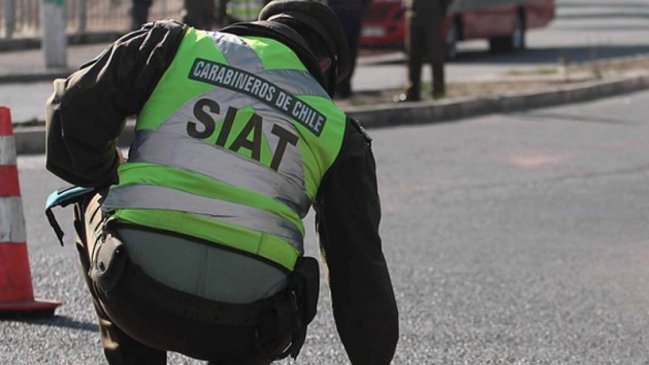 Vehículo Audi arrasó con paradero del Transantiago en Providencia