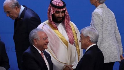   El frío saludo de Piñera al príncipe saudí 