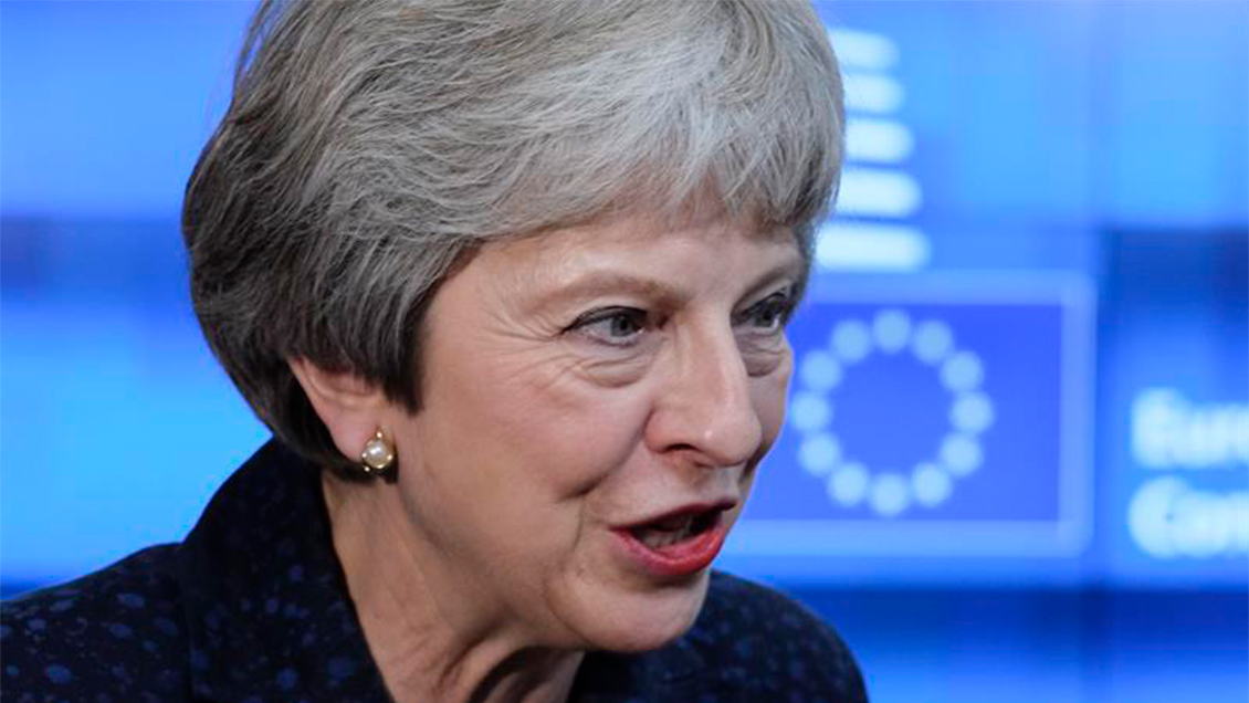Oposición amenaza con acusar de desacato a Theresa May por informe legal del 