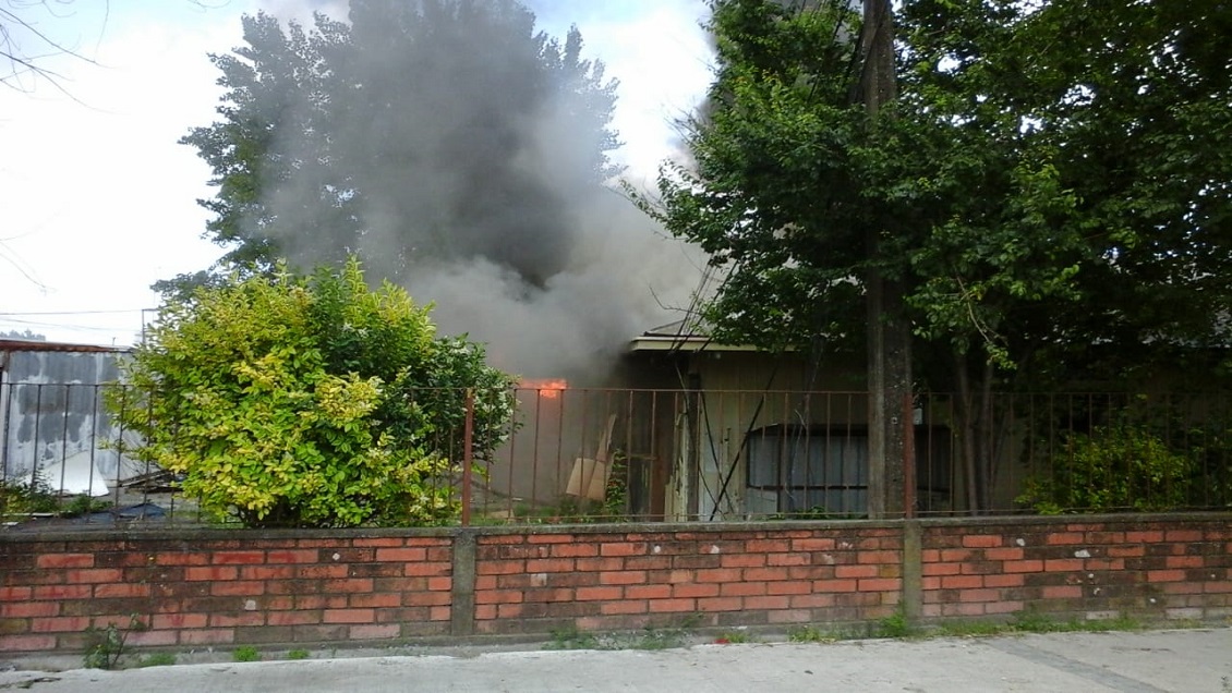 Concepción: Incendio de ex consultorio a metros de una bencinera dejó dos heridos