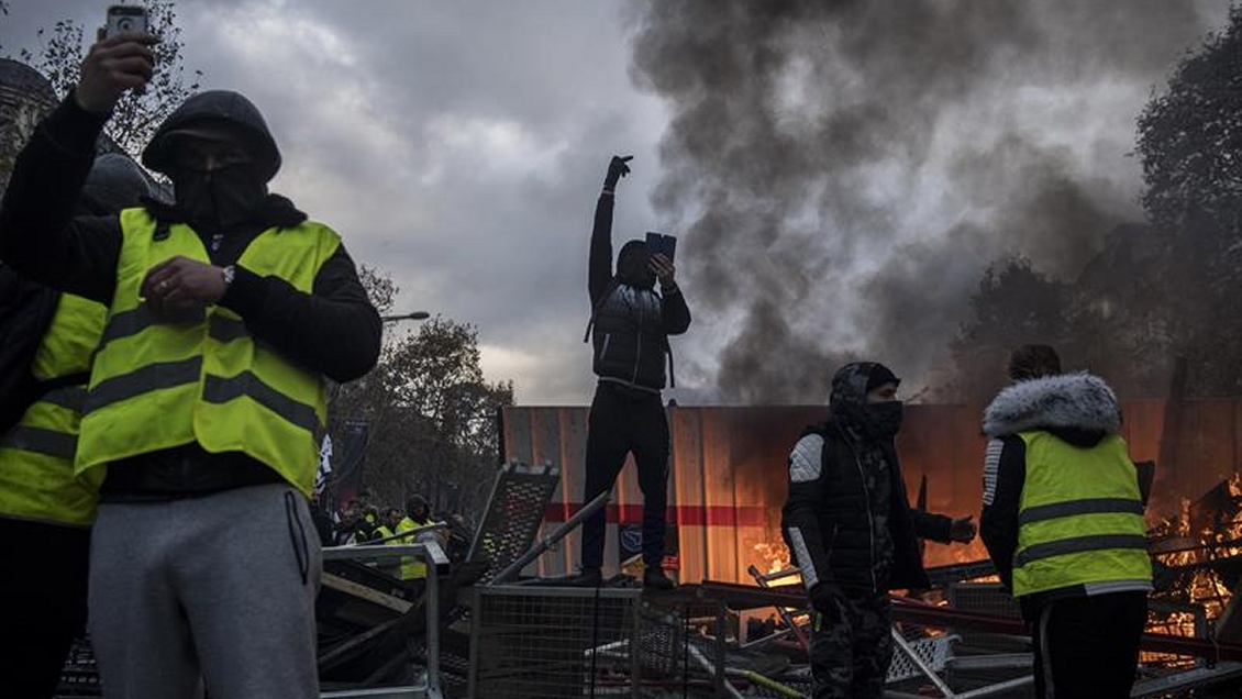 Gobierno de Macron renunció a la subida de impuestos sobre los carburantes
