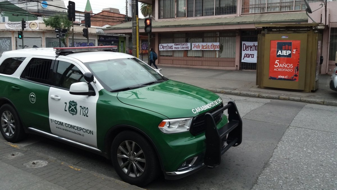 Trabajadores de Coronel se tomaron dirección regional del Sename en Concepción
