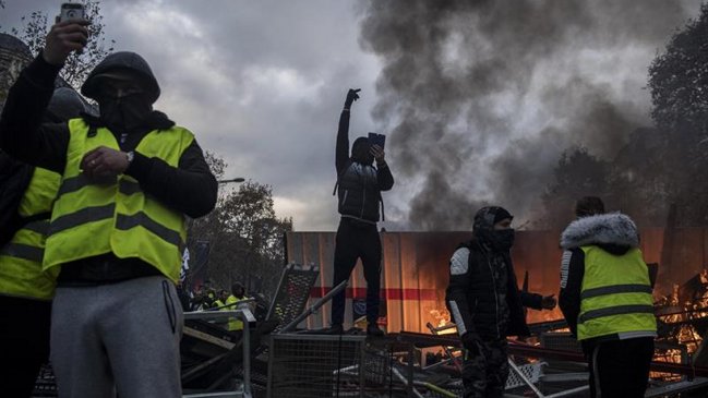 Gobierno de Macron renunció a la subida de impuestos sobre los carburantes
