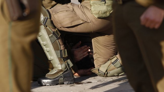 Tres años de cárcel para dos ex carabineros por torturar a joven con discapacidad