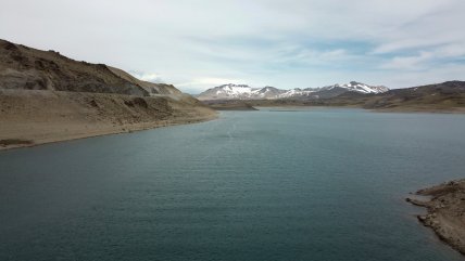   Dron sobrevoló complejo volcánico Laguna del Maule 