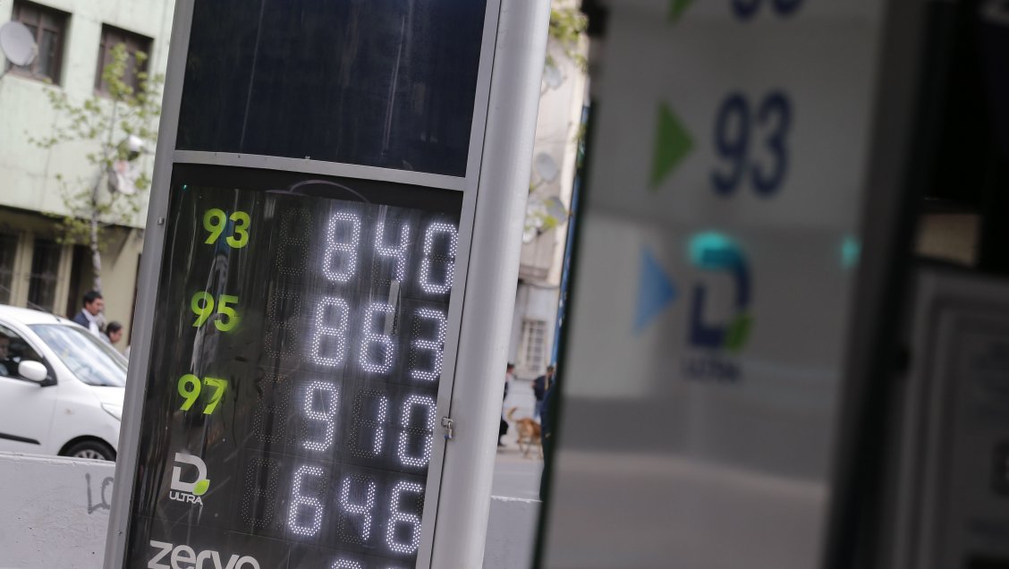 Gobierno pronostica un mes más de baja en los combustibles