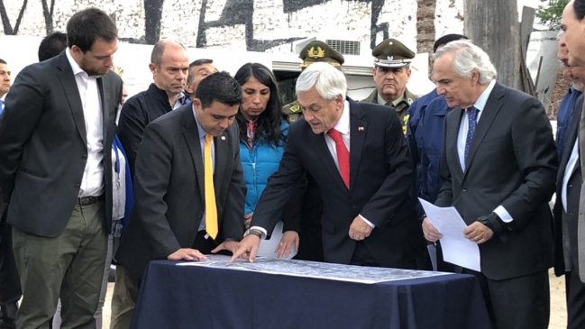 Presidente Piñera asistió a nueva demolición de muros para abrir pasajes en La Legua