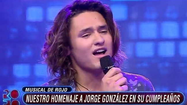 No le dejan pasar ninguna: Critican a Toarii por olvidar letra en homenaje a Jorge González