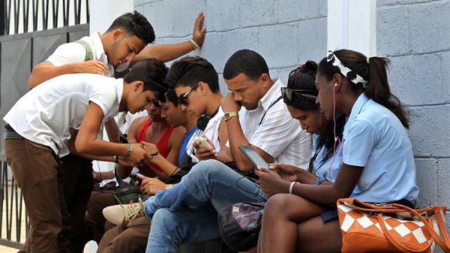 Revolución tecnológica: Los cubanos podrán acceder a internet en sus teléfonos desde este jueves