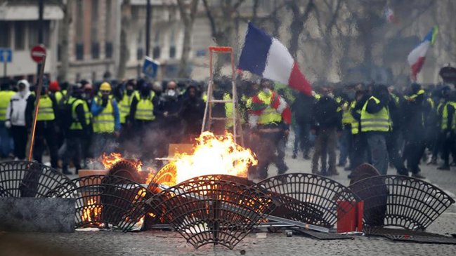 Protesta de los chalecos amarillos deja treintena de heridos y más de 600 detenidos