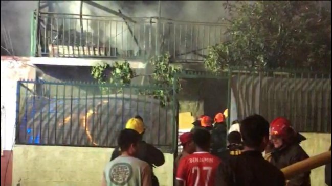 Incendio afectó tres inmuebles en el centro norte de Antofagasta