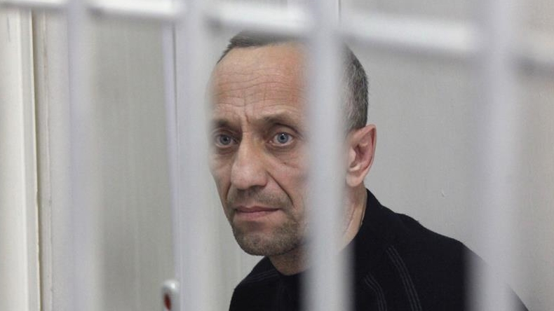 Condenan al mayor asesino en serie en la historia de Rusia
