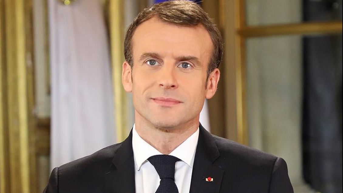 Macron subió el salario mínimo y bajó los impuestos para calmar protestas de 