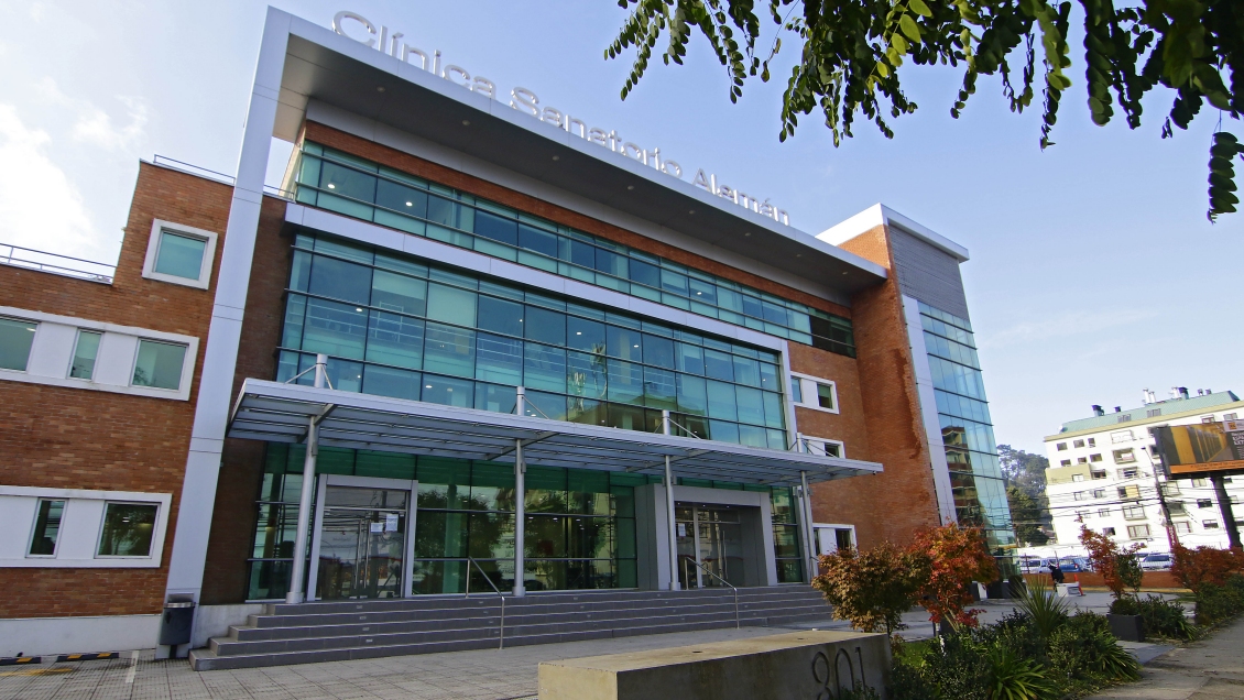 Delincuentes disfrazados realizaron un sigiloso y millonario robo en el Sanatorio Alemán