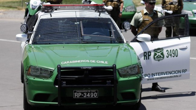 Detenido huyó manejando radiopatrulla en que estaba esposado