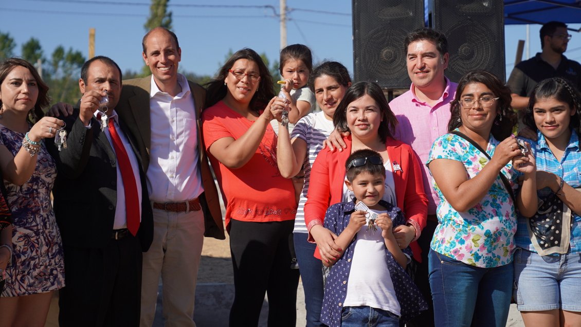 Ñuble: 50 familias de Ninhue recibieron casa propia tras 12 años de espera