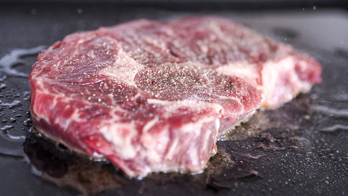 Carnes rojas aumentan el riesgo de infarto, según estudio