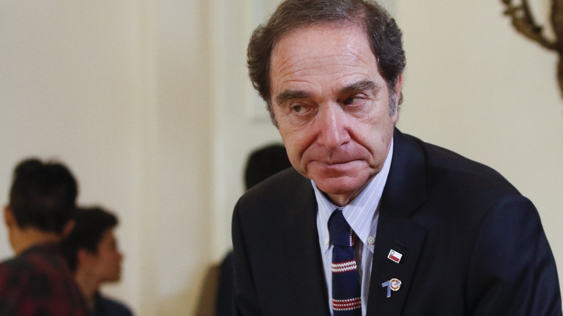Ministro Larraín: Gobierno no comparte tipificación de violación propuesta por comisión