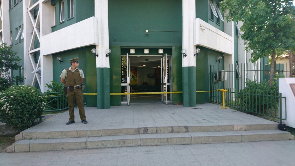 Carabinero herido en comisaría: Intentaron robarle su arma