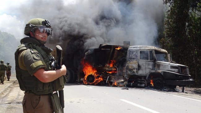 Cañete: Encapuchados quemaron camión de áridos en sector de Antiquina