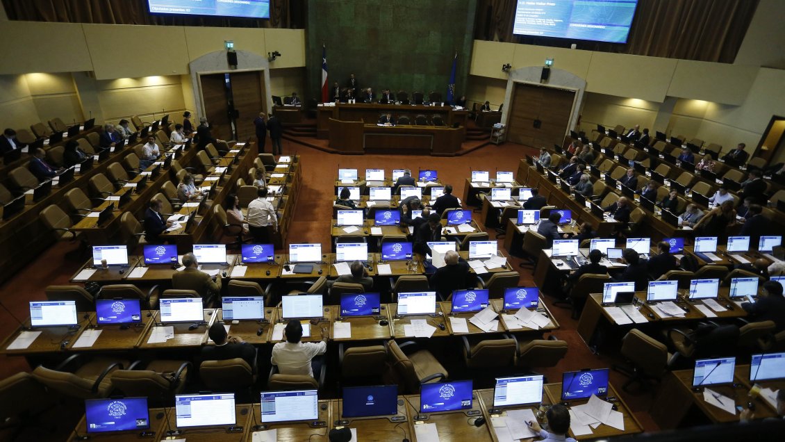 Disputa por acuerdo de defensa con EEUU causa suspensión de sesión en la Cámara