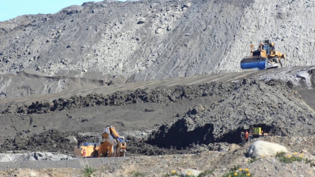 Tribunal Ambiental de Valdivia analiza solicitud de revocar prohibición de tronaduras en Isla Riesco