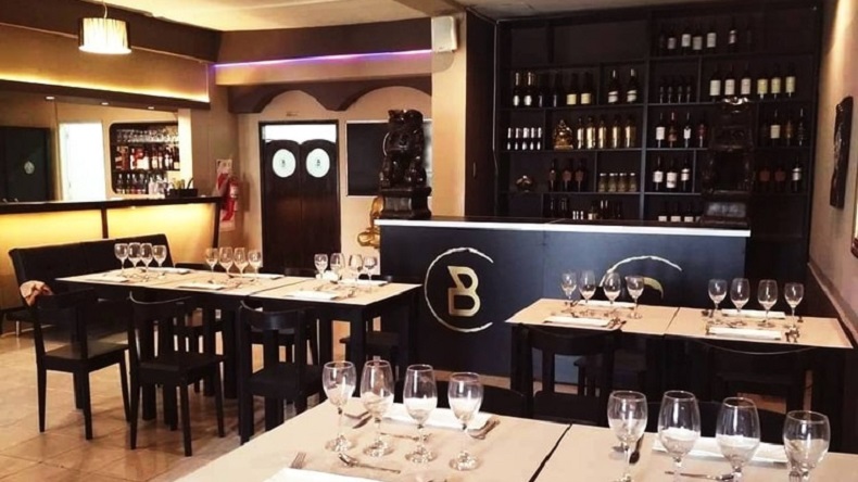 Chileno solidario ofrece cena de Navidad gratis en su restaurante en Argentina