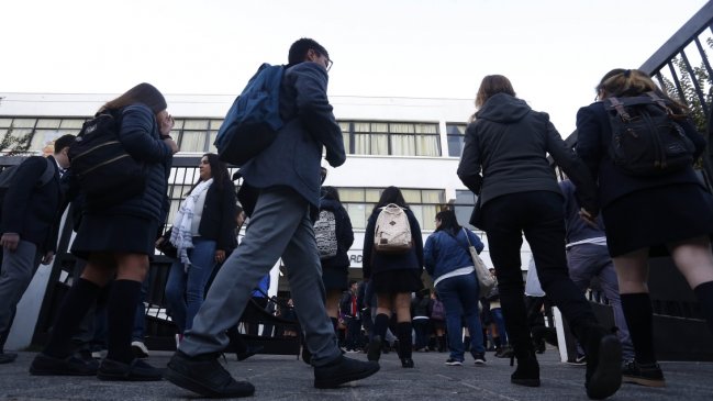 Unos 400 colegios arriesgan el cierre por mantenerse en nivel 