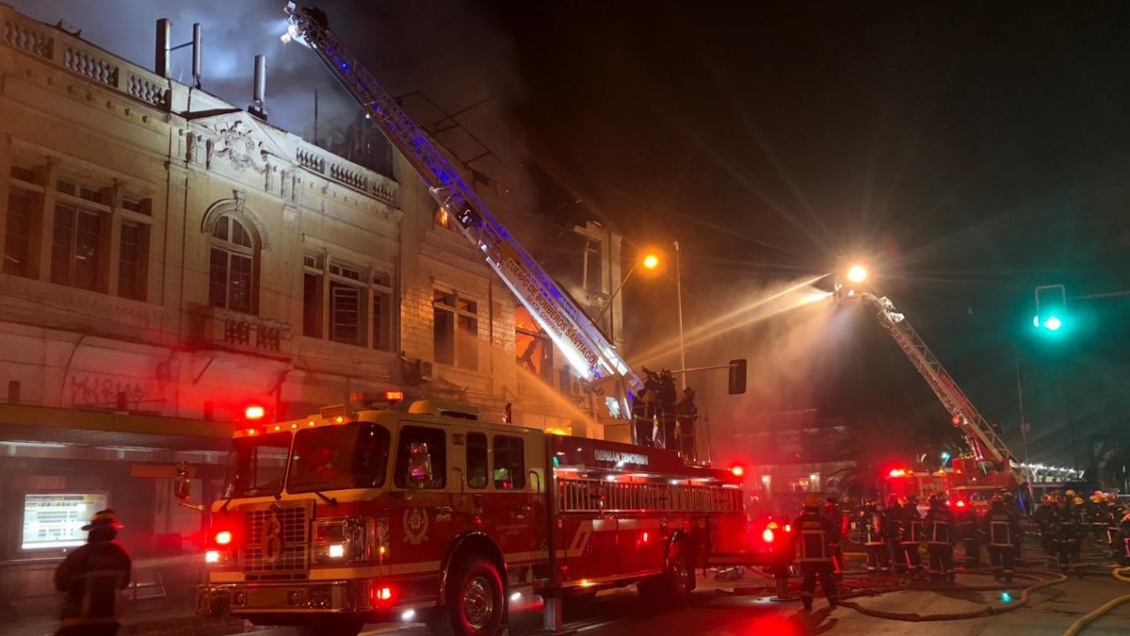 Incendio en edificio comercial de Santiago movilizÃ³ a Bomberos