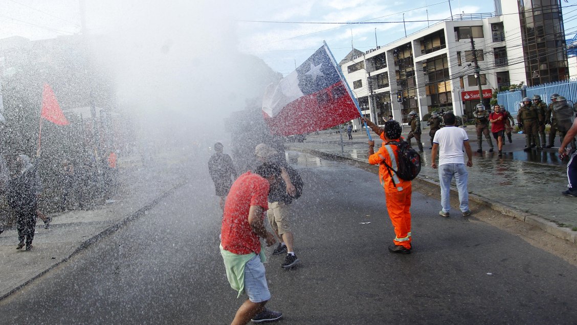 Nueva movilización de portuarios provocó incidentes en Valparaíso