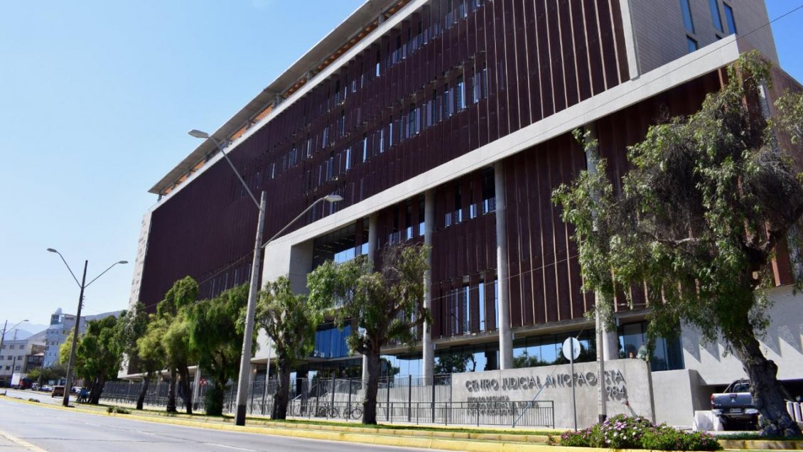 Antofagasta: Complejo deportivo deberá indemnizar a padres de menor lesionado