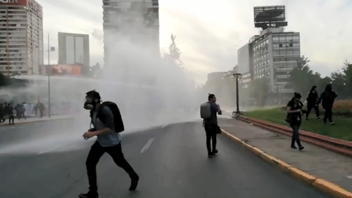 Banderazo en Plaza Italia a un mes del asesinato de Camilo Catrillanca