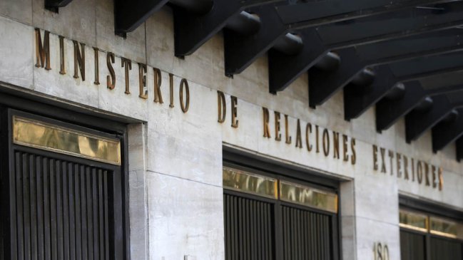 Dos diplomáticos chilenos serán formalizados por presunto tráfico de inmigrantes