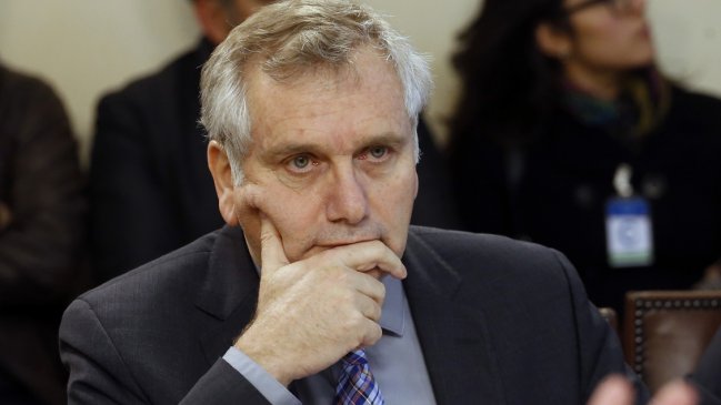 Mario Hamuy cuestiona a Couve como ministro de Ciencia: 