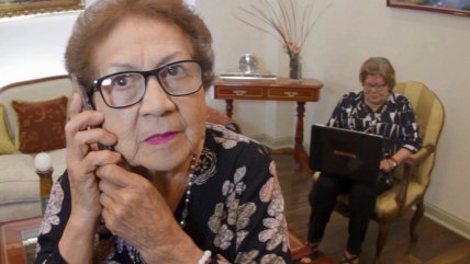   Doris y Carmencita, abuelas youtubers, enseñan a evitar las estafas 
