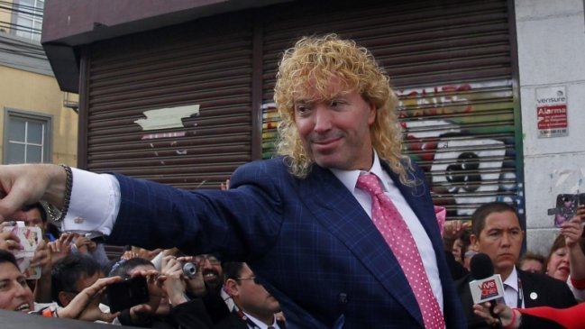 Leonardo Farkas ofrece ayuda a bombero héroe de Constitución