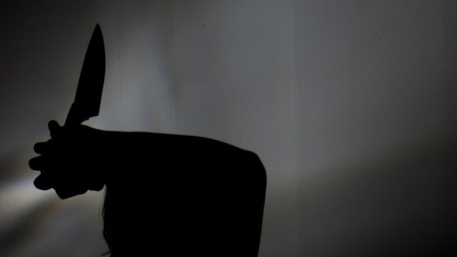 Madre apuñaló a tres hombres que estaban violando a su hija y mató a uno