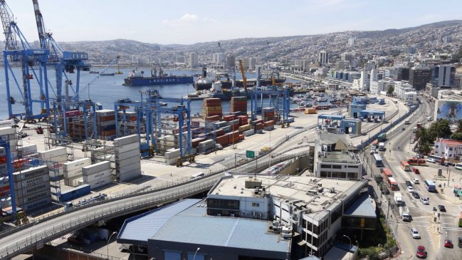 Exportadores: Paro portuario ha reducido embarques de fruta en un 95%