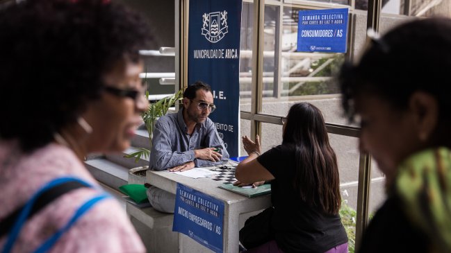 Ariqueños se suman a demanda colectiva por corte de luz y agua de 22 horas